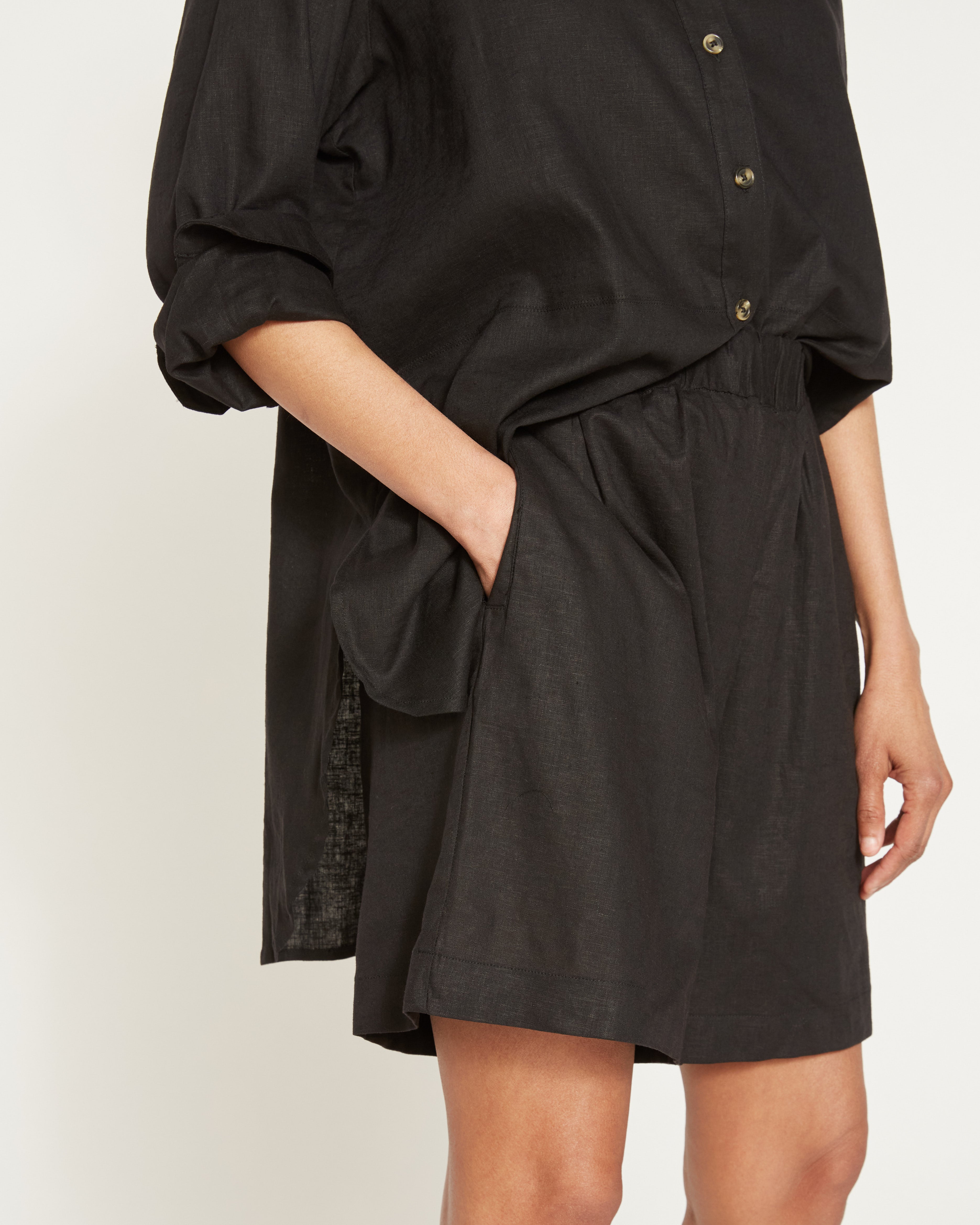 Juniper Linen Blend Easy Pull-On Shorts - Black