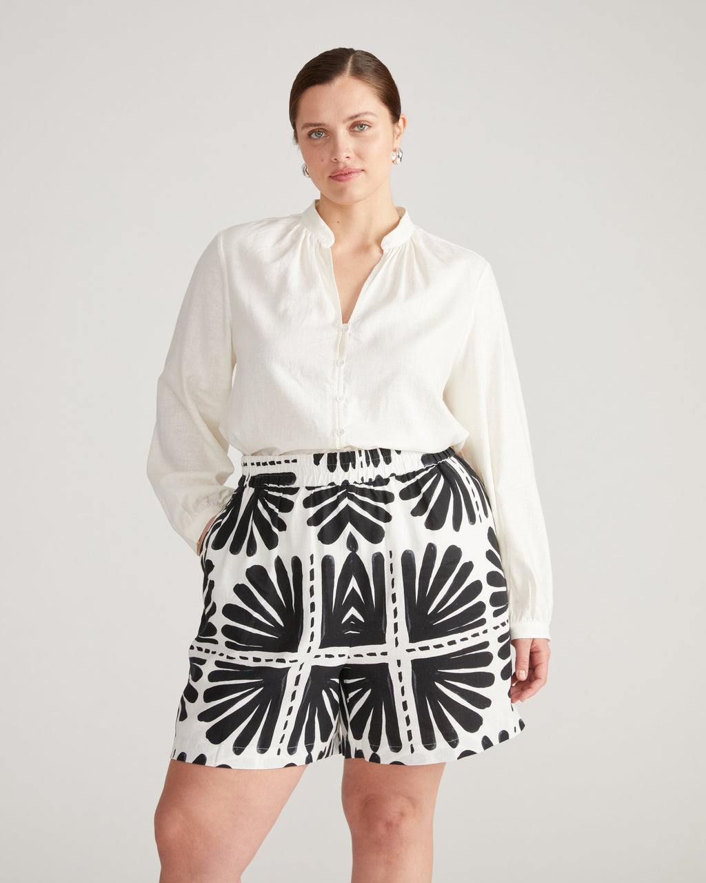 Juniper Linen Blend Easy Pull-On Shorts - Ink Bloom Print