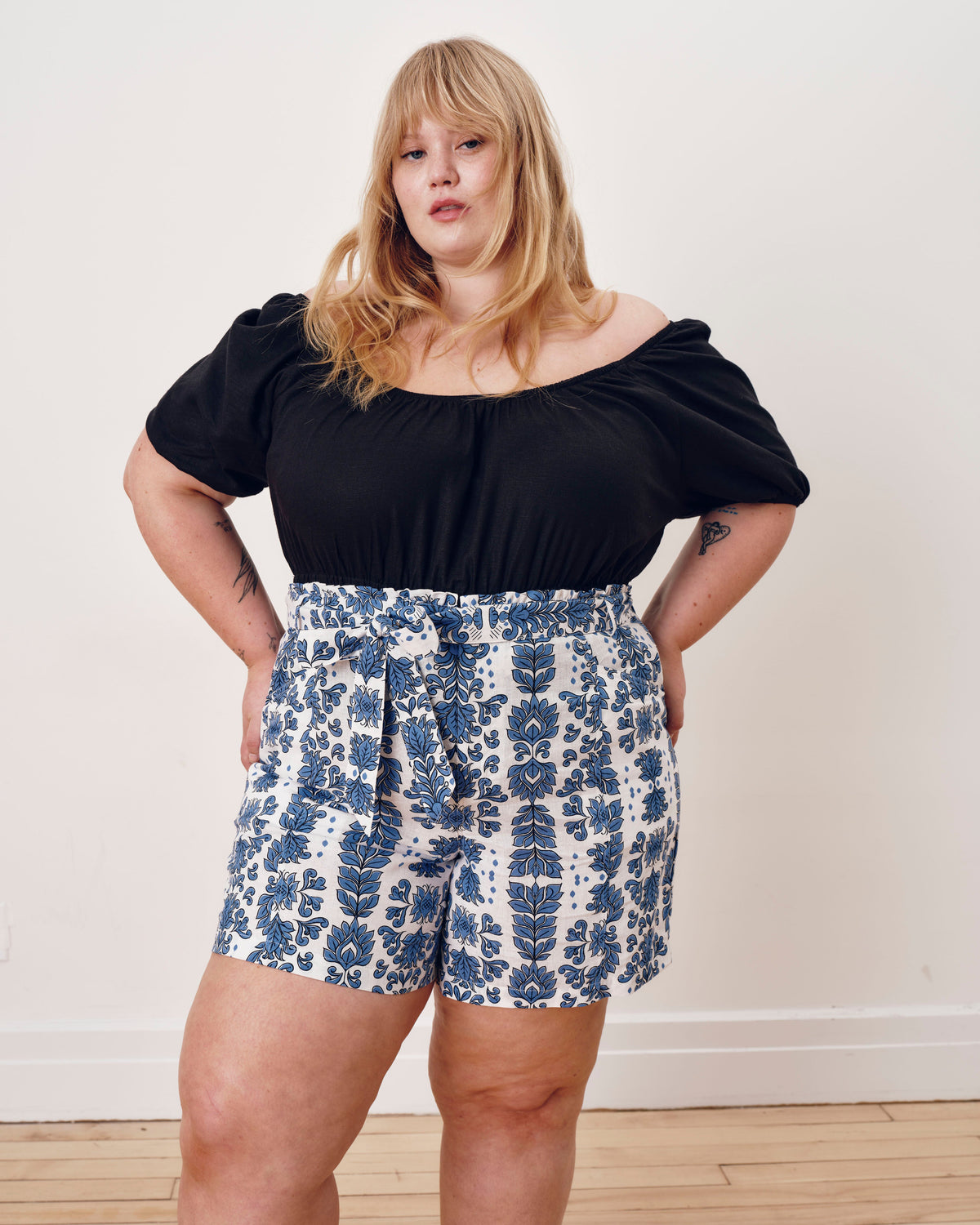 Harbor Stretch Linen Blend Paperbag Shorts - Rococo Beach Print
