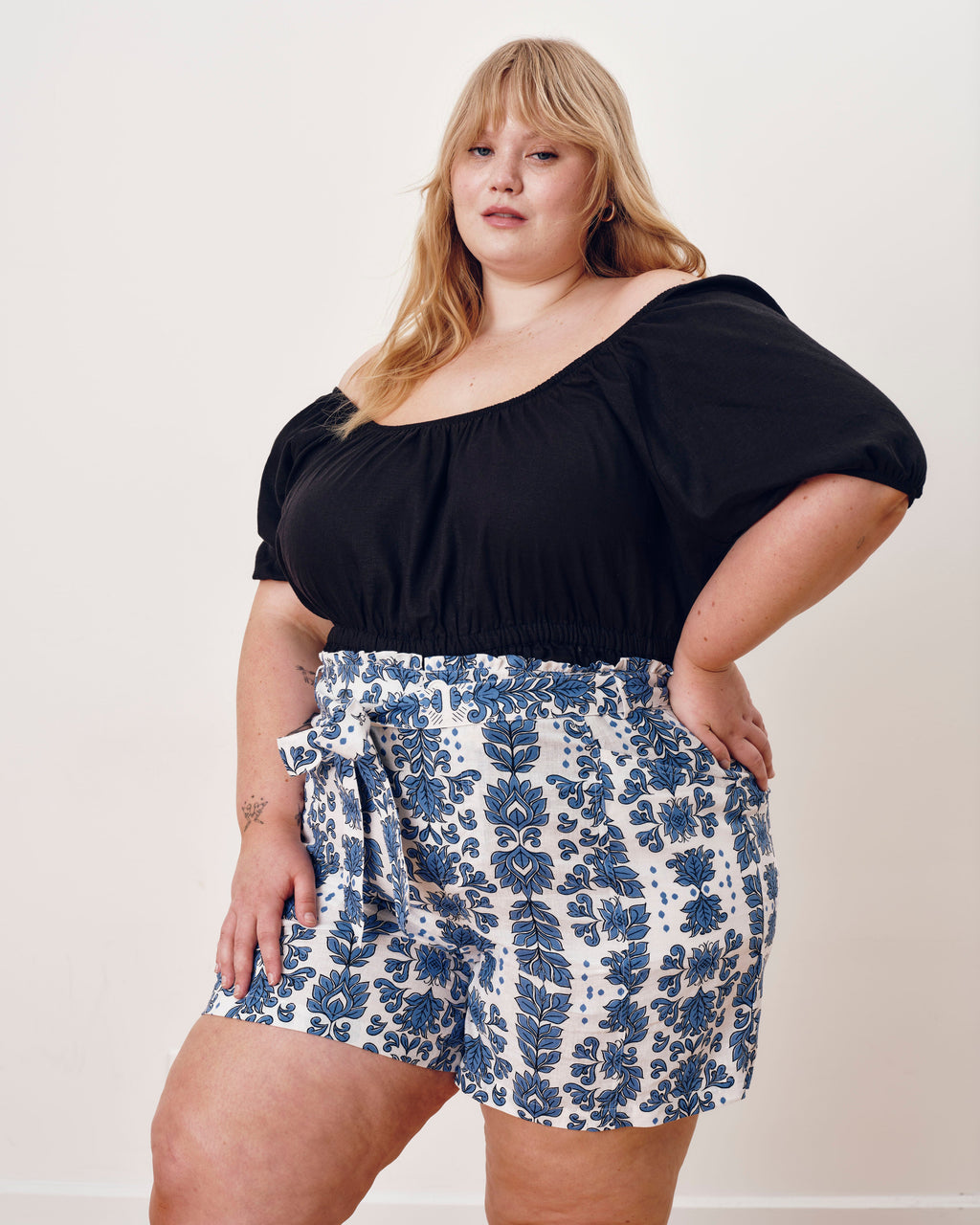 Harbor Stretch Linen Blend Paperbag Shorts - Rococo Beach Print