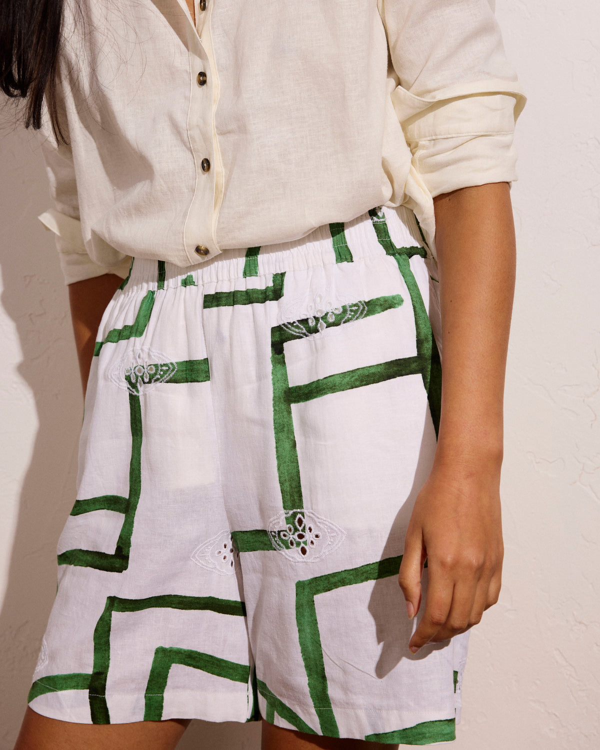 Juniper Linen Blend Easy Pull-On Shorts - Green Paint Print
