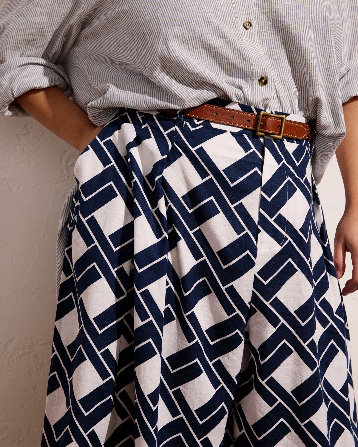 Seaport Tailored Linen Blend Short - Geometrica Print