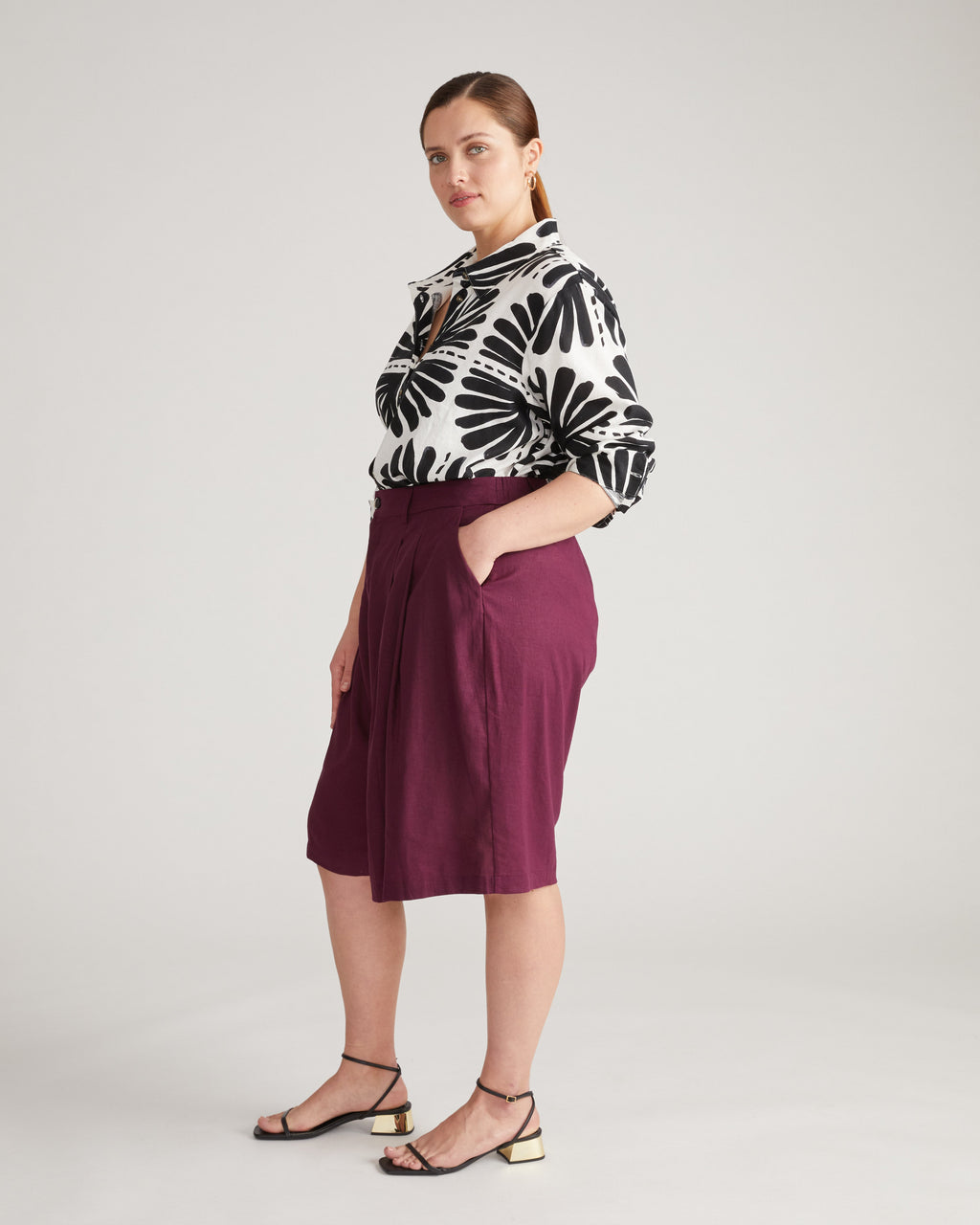 Seaport Tailored Linen Blend Short - Acai